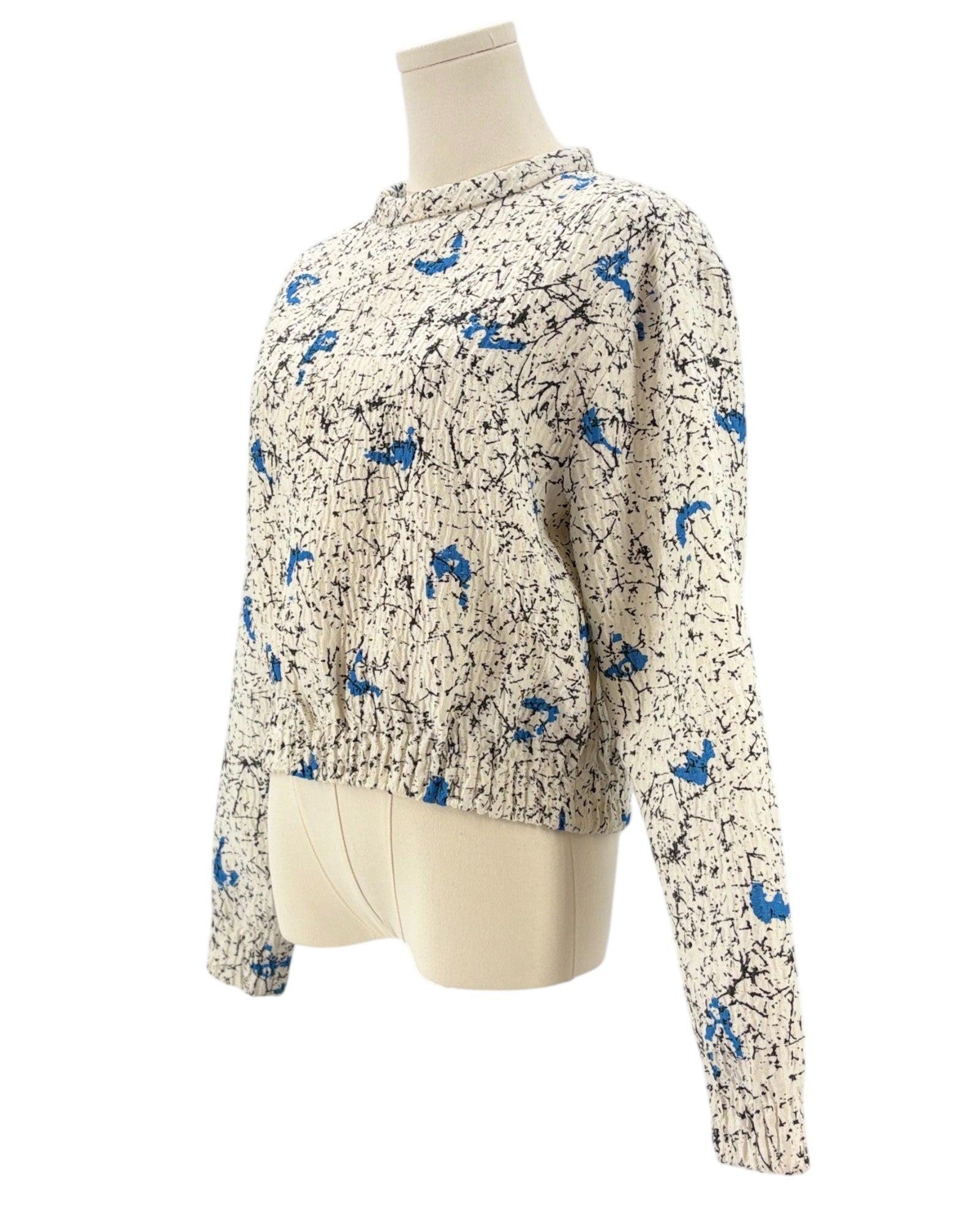 Banded waist long sleeve top with abstract pattern 