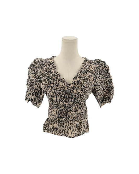 A short-sleeve V-neck blouse with puff sleeves, featuring a black and beige abstract floral print, displayed on a mannequin torso against a white background.