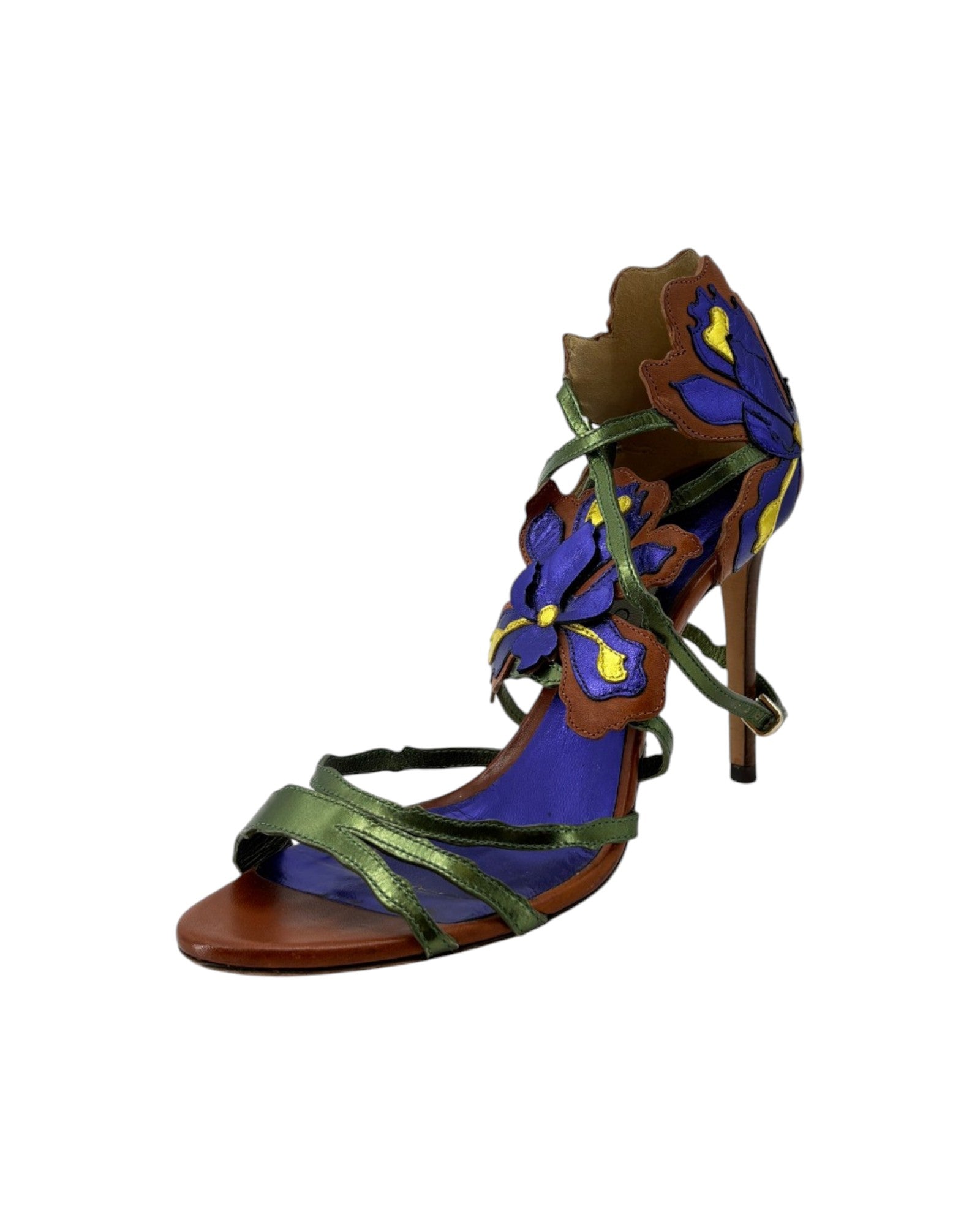 High-heeled shoe with floral design on a white background