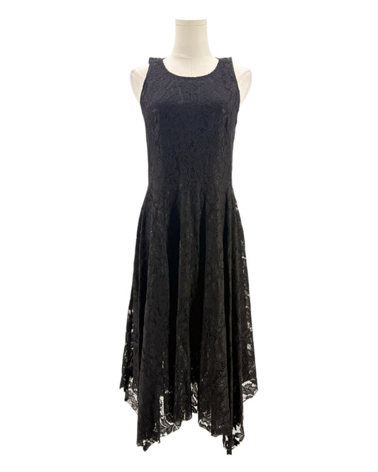 Lace midi dress on a mannequin on a white background