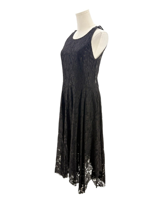 Lace midi dress on a mannequin on a white background