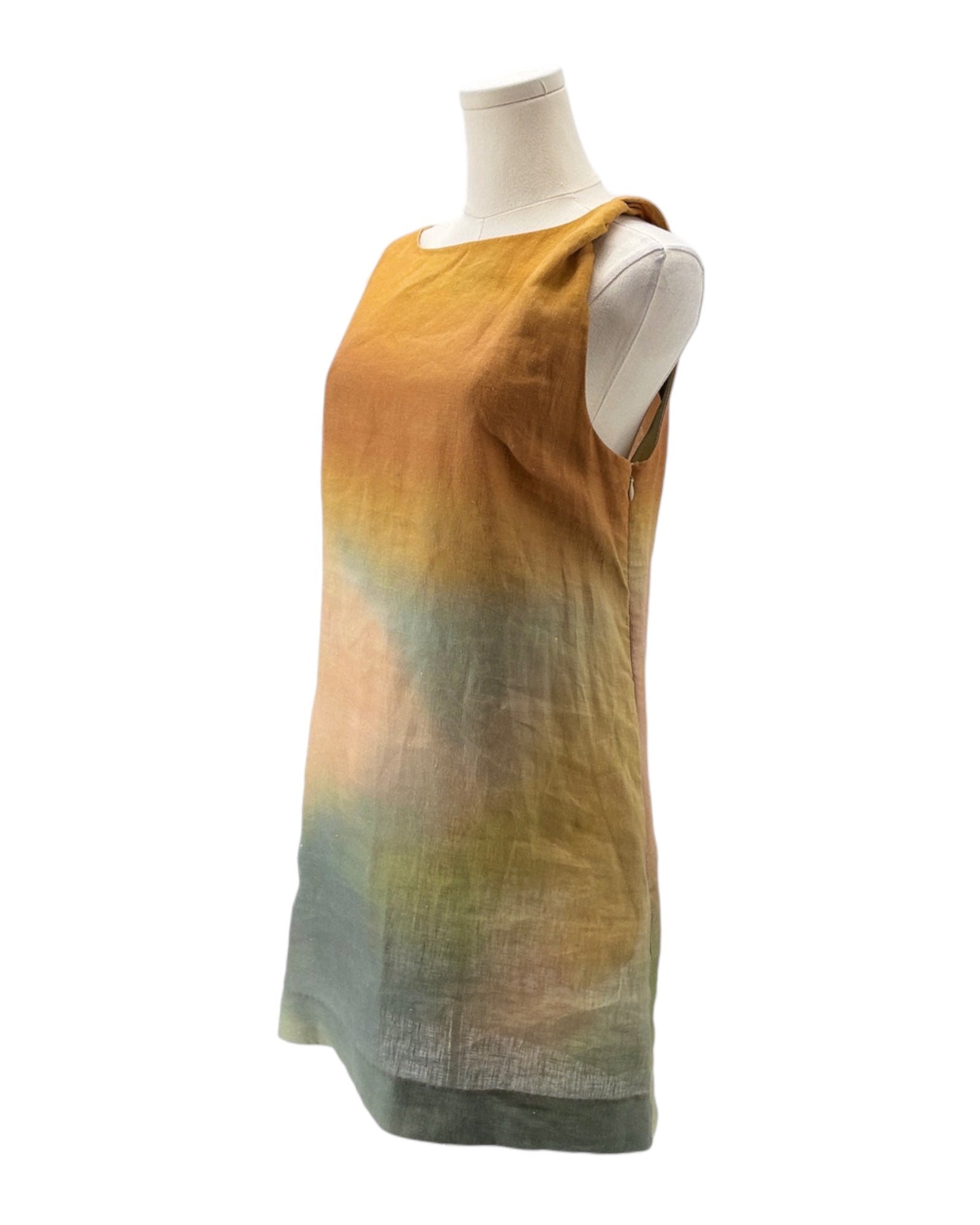 Sleeveless dress with gradient color on a mannequin against a white background