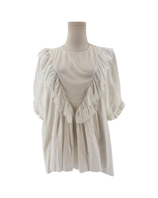 White ruffle triangle top, v-shaped ruffle down the body, voluminous short sleeves, round neckline on a mannequin on a white background